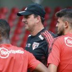 Técnico do São Paulo, Rogério Ceni, entende que faltam reforços. (Foto: Twitter do São Paulo)
