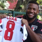 Veja como Muricy Ramalho convenceu a Luan a utilizar camisa histórica no São Paulo. (Foto: Twitter do São Paulo)