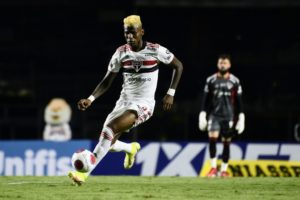 Arboleda é destaque do São Paulo e renovou seu contrato até 2024. (Foto: Marcos Ribolli/ge)