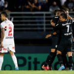 Artur celebra com companheiros vitória do Red Bull Bragantino contra São Paulo pelo Paulistão. (Foto: Twitter do São Paulo)