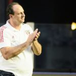 Rogério Ceni elogia atuação do São Paulo, a melhor do time no ano, no clássico contra o Santos. (Foto: Marcos Ribolli/ge)