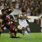 Gabriel Sara finaliza da entrada da área em empate do São Paulo pela Copa do Brasil. (Foto: Marlon Costa/Futura Press)