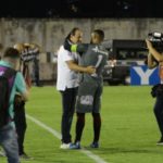 Mauro Iguatu abraça a Rogério Ceni em empate entre São Paulo x Campinense pela Copa do Brasil. (Foto: Jefferson Cariri)