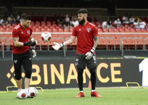 Rogério Ceni indica que São Paulo pode não ter mais rodízio no gol. (Foto: Marcos Ribolli/ge)