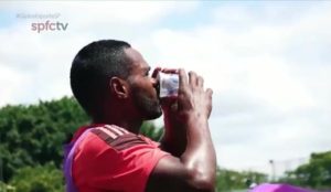 Nikão foi o melhor jogador em campo pelo São Paulo contra o Santos. (Foto: Twitter do São Paulo)