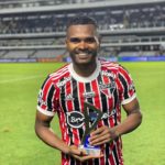 Nikão foi o melhor jogador em campo pelo São Paulo contra o Santos. (Foto: Twitter do São Paulo)