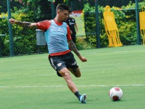 Rigoni está em branco no São Paulo desde outubro e sofre para atuar com consistência com Rogério Ceni. (Foto: Twitter do São Paulo)