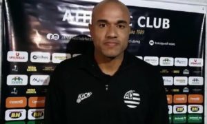 Roger, ex-São Paulo, detona chegada de estrangeiros no Brasil. (Foto: Twitter do Athletic Club)