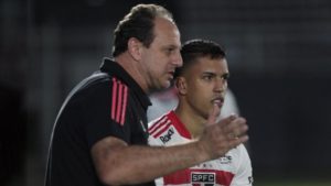 Rogério Ceni detona atuação do São Paulo em Bragança. (Foto: Twitter do São Paulo)