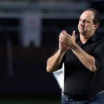 Rogério Ceni recebeu apoio da torcida em vitória do São Paulo contra o Santo André. (Foto: Mauricio Rummens)