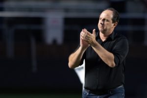 Rogério Ceni recebeu apoio da torcida em vitória do São Paulo contra o Santo André. (Foto: Mauricio Rummens)