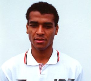 Cafu, em 1992, com o uniforme usado como inspiração para suposta nova camisa do São Paulo. (Foto: Twitter do São Paulo)