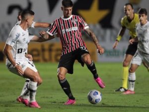 Rigoni deve voltar a ser titular no São Paulo neste domingo. (Foto: Twitter do São Paulo)