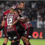 São Paulo passeia na Vila Belmiro e quebra tabu contra o Santos. (Foto: Twitter do São Paulo)