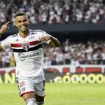 Alisson vem para sua sexta final seguida e tenta o primeiro título estadual pelo São Paulo. (Foto: Marcos Ribolli/ge)