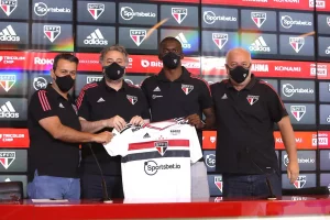 Carlos Belmonte fala de prioridades na temporada do São Paulo. (Foto: Twitter do São Paulo)