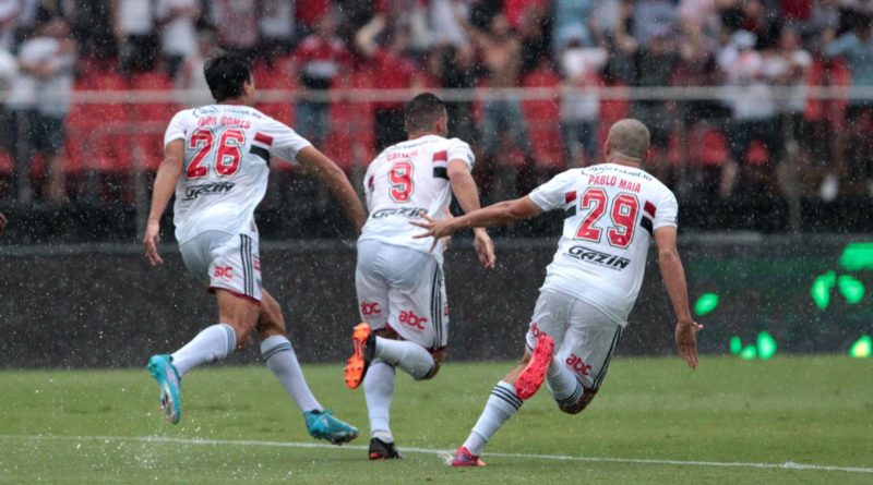 Calleri decide, e São Paulo derrota Corinthians no Morumbi. (Foto: Twitter do São Paulo)