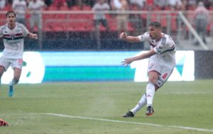 Calleri decide de novo, e São Paulo derrota Corinthians no Morumbi. (Foto: Twitter do São Paulo)