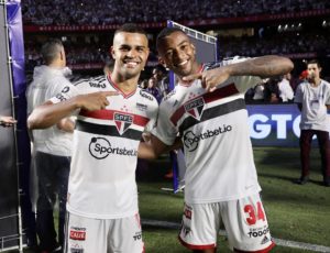 Welington e Alisson marcaram pelo São Paulo no Majestoso da semifinal do Paulistão. (Foto: Twitter do São Paulo)