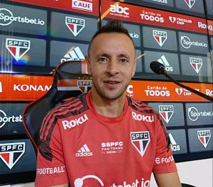 Rafinha dá pista sobre carreira após aposentadoria. (Foto: Twitter do São Paulo)
