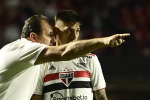Rigoni vai melhorar quando São Paulo tiver time titular definido, diz PVC. (Foto: Marcos Ribolli/ge)