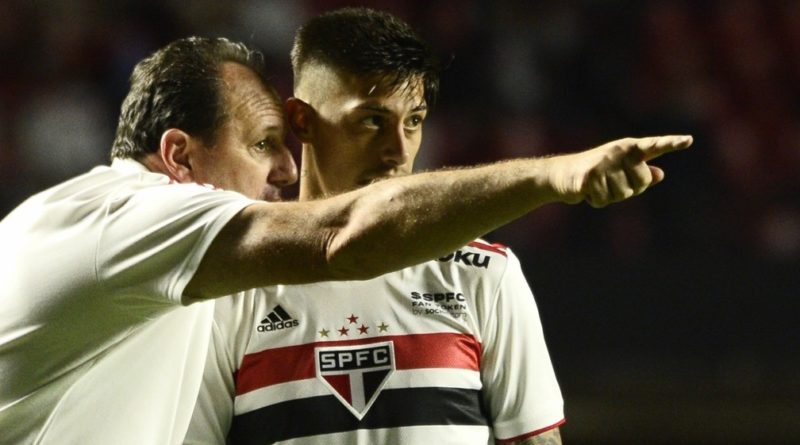Rigoni vai melhorar quando São Paulo tiver time titular definido, diz PVC. (Foto: Marcos Ribolli/ge)