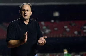 Rogério Ceni elogia partida do São Paulo e confirma ausência de Gabriel Sara. (Foto: Twitter do São Paulo)