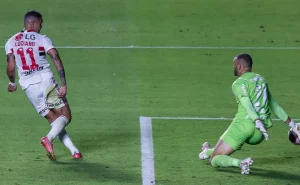 Luciano fez o gol do título do São Paulo contra o Palmeiras no Morumbi há menos de um ano. (Foto: Twitter do São Paulo)
