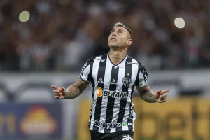 Eduardo Vargas no horizonte do São Paulo? (Foto: Twitter do Galo)