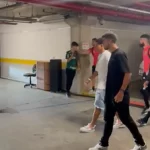 Calleri derruba celular de jovem, no Allianz Parque, após derrota do São Paulo na final do Paulistão. (Foto: Reprodução)