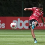 Rodrigo Nestor sente entorse e vai desfalcar o São Paulo na viagem a Cusco. (Foto: Twitter do São Paulo)