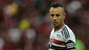 Rafinha foi capitão do São Paulo no Maracanã contra o Flamengo. (Foto: AGIF)