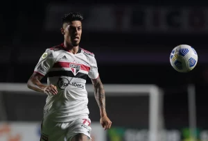 Rigoni deve voltar ao Brasil para jogar em rival do São Paulo. (Foto: Twitter do SPFC)
