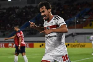 Com gol de Igor Gomes, São Paulo vence Wilstermann e está próximo da classificação na Copa Sudamericana. (Foto: Twitter da Sudamericana)