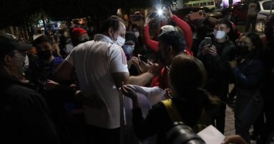 Rogério Ceni é ovacionado em chegada do São Paulo à Bolívia. (Foto: Twitter do São Paulo)