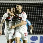 Camisa 10 do São Paulo deve iniciar partida no banco. (Foto: Marcos Ribolli/ge)