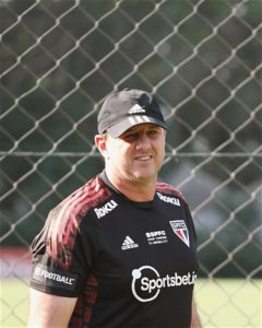 Rogério Ceni é visto como principal responsável por queda nas lesões do São Paulo. (Foto: Twitter do São Paulo)