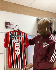 São Paulo encara Corinthians com três zagueiros em Itaquera. (Foto: Twitter do São Paulo)