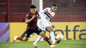 Bernabei é destaque do Lanús desde 2020 e já enfrentou São Paulo pela Copa Sul-Americana. (Foto: Twitter do Lanús)