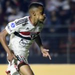 Caio marcou o gol que colocou o São Paulo com uma campanha quase perfeita na Sul-Americana em 2022. (Foto: Marcos Ribolli/ge)