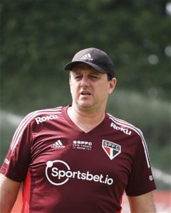 Rogério Ceni é único técnico brasileiro entre os seis primeiros colocados do Brasileirão. (Foto: Twitter do São Paulo)