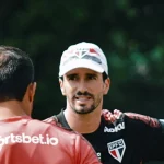 Charles Hembert será o técnico do São Paulo contra o Santos. (Foto: Twitter do São Paulo)