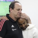 Lucas Moura indica que quer jogar no São Paulo. (Foto: Twitter do São Paulo)