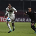 Luizão estreia pelo São Paulo e demonstra qualidade com bola nos pés. (Foto: Twitter do São Paulo)