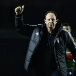 Rogério Ceni acredita que São Paulo pode sair de Itaquera com o tabu quebrado e a liderança do Brasileirão. (Foto: Marcos Ribolli/ge)