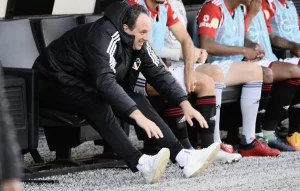 Rogério Ceni alfineta Leco para defender São Paulo. (Foto: Marcos Ribolli/ge)