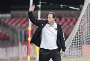 Rogério Ceni diz que São Paulo precisa melhorar desempenho fora de casa para brigar pelo título. (Foto: Twitter do São Paulo)