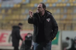 Técnico do São Paulo, Rogério Ceni valoriza ponto conquistado pela Copa Sul-Americana. (Foto: Twitter do São Paulo)