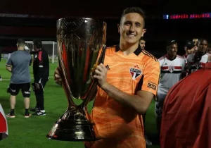 Formado no São Paulo, Thiago Couto receberá oportunidade na Copa Sul-Americana. (Foto: Twitter do São Paulo)