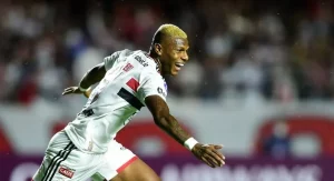 Arboleda participou bem dos gols marcados pelo São Paulo em 2022. (Foto: Twitter do São Paulo)